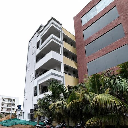 Hotel Oyo 16606 Iconic Living Hyderabad Exterior foto