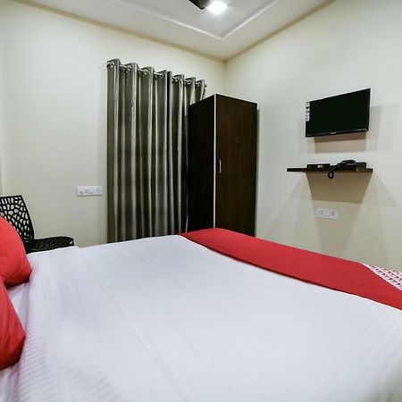Hotel Oyo 16606 Iconic Living Hyderabad Exterior foto