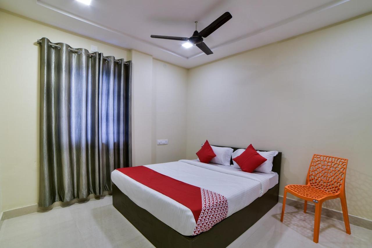 Hotel Oyo 16606 Iconic Living Hyderabad Exterior foto