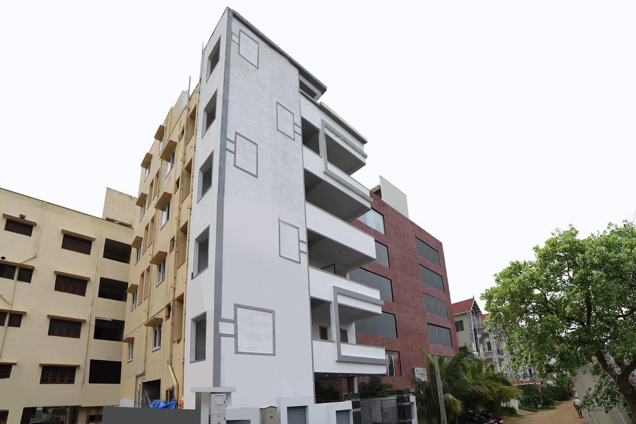 Hotel Oyo 16606 Iconic Living Hyderabad Exterior foto