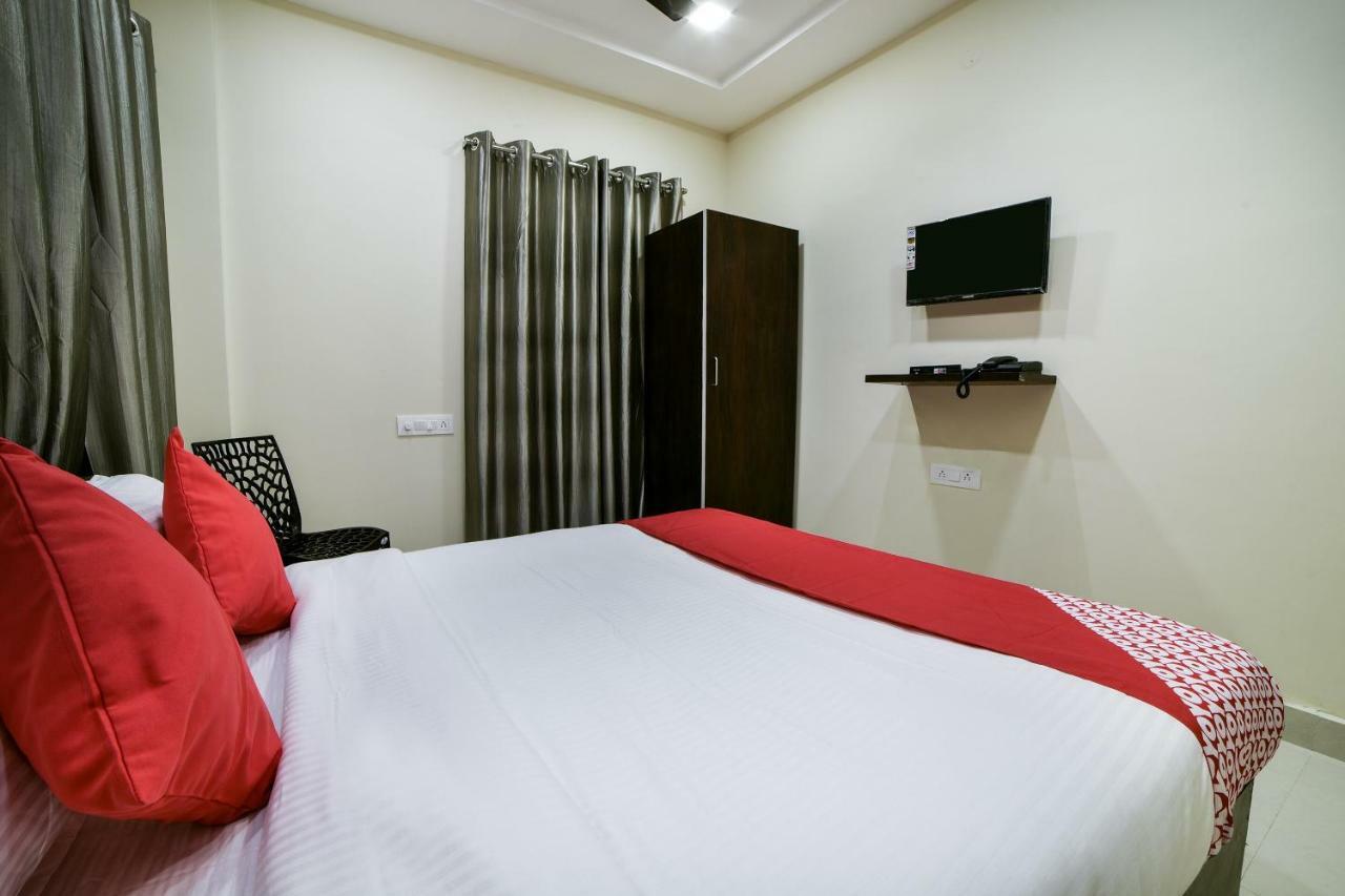 Hotel Oyo 16606 Iconic Living Hyderabad Exterior foto