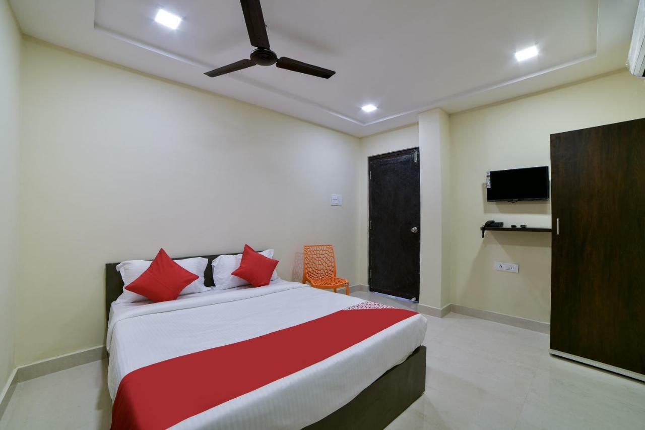 Hotel Oyo 16606 Iconic Living Hyderabad Exterior foto